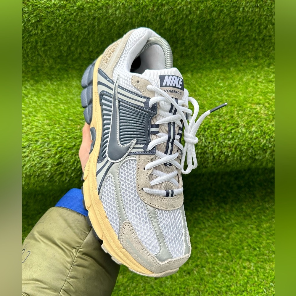 Brand new Nike Zoom Vomero 5 Thunder blue cream men’s running shoes 8,5 - Picture 2 of 7